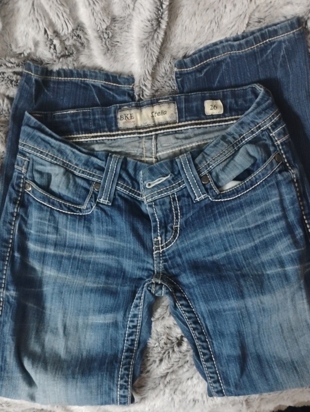 BKE Stella Women's Blue Faded Boot Cut Jeans 26 short.
